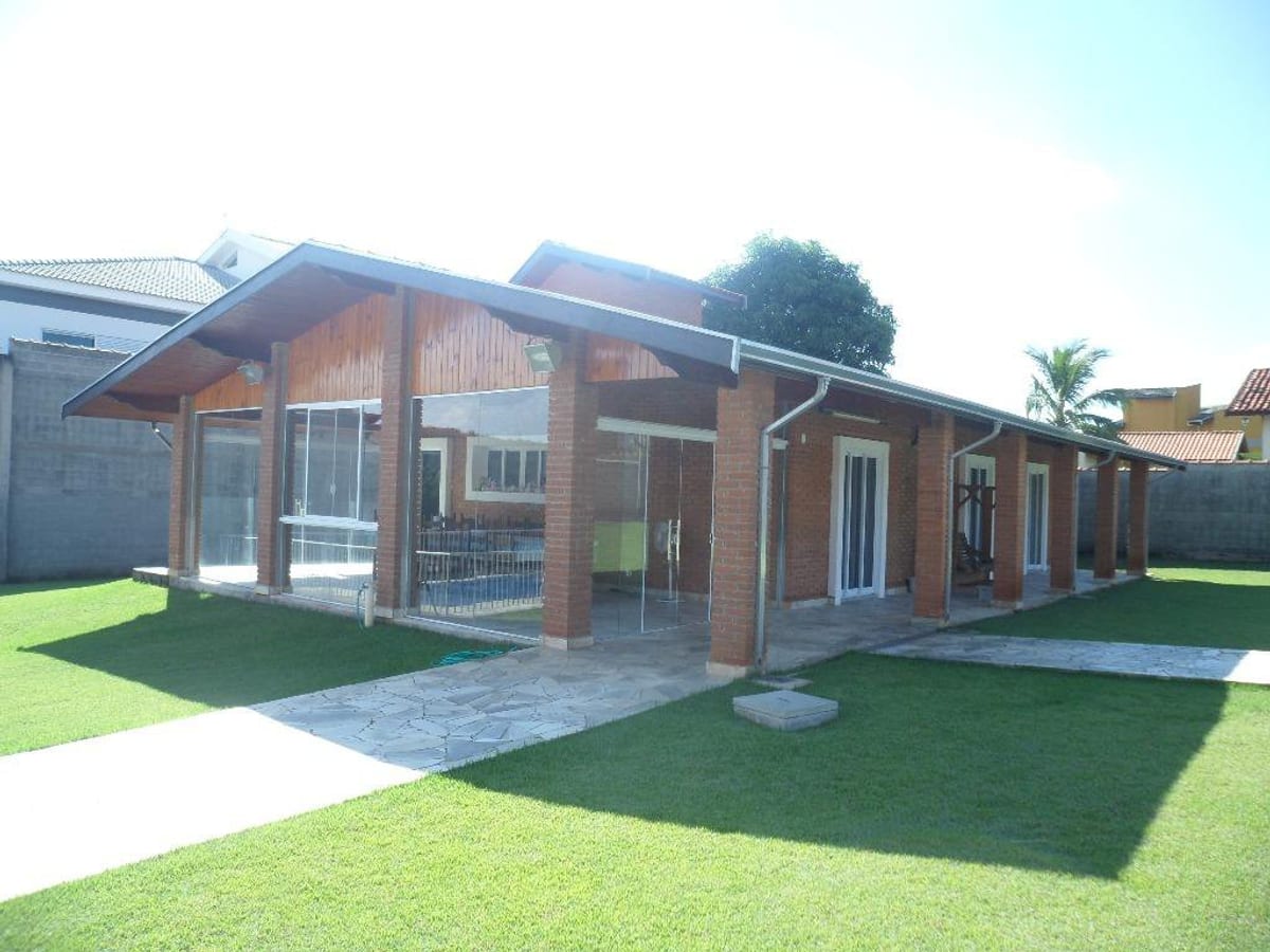 Casa - Chácara com 330,00 m² privativos, 3 dormitórios e 1 suíte em Piracicaba - Condomínio Colinas do Piracicaba