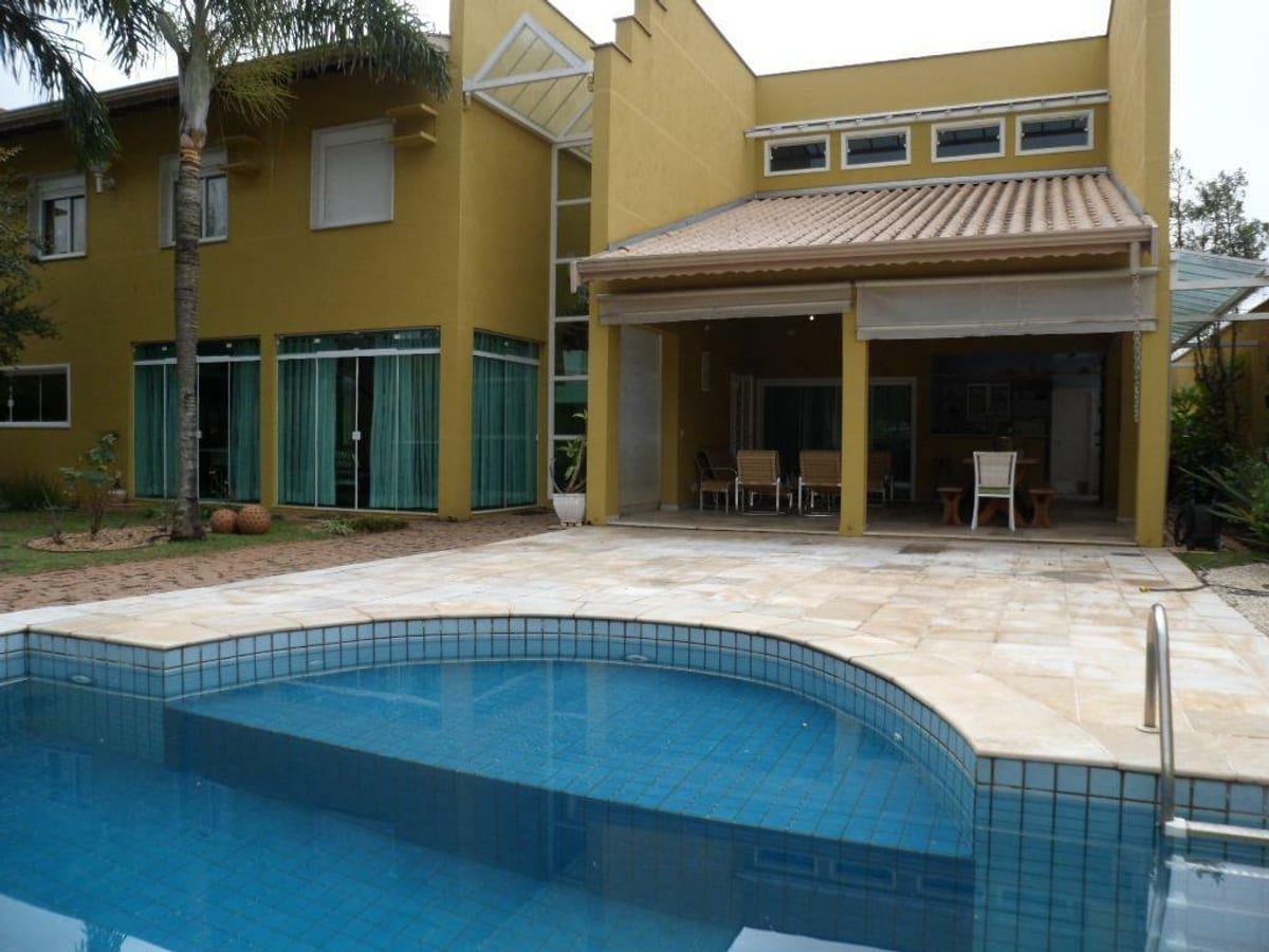 Casa com 440,00 m² privativos, 5 dormitórios e 4 suítes em Piracicaba