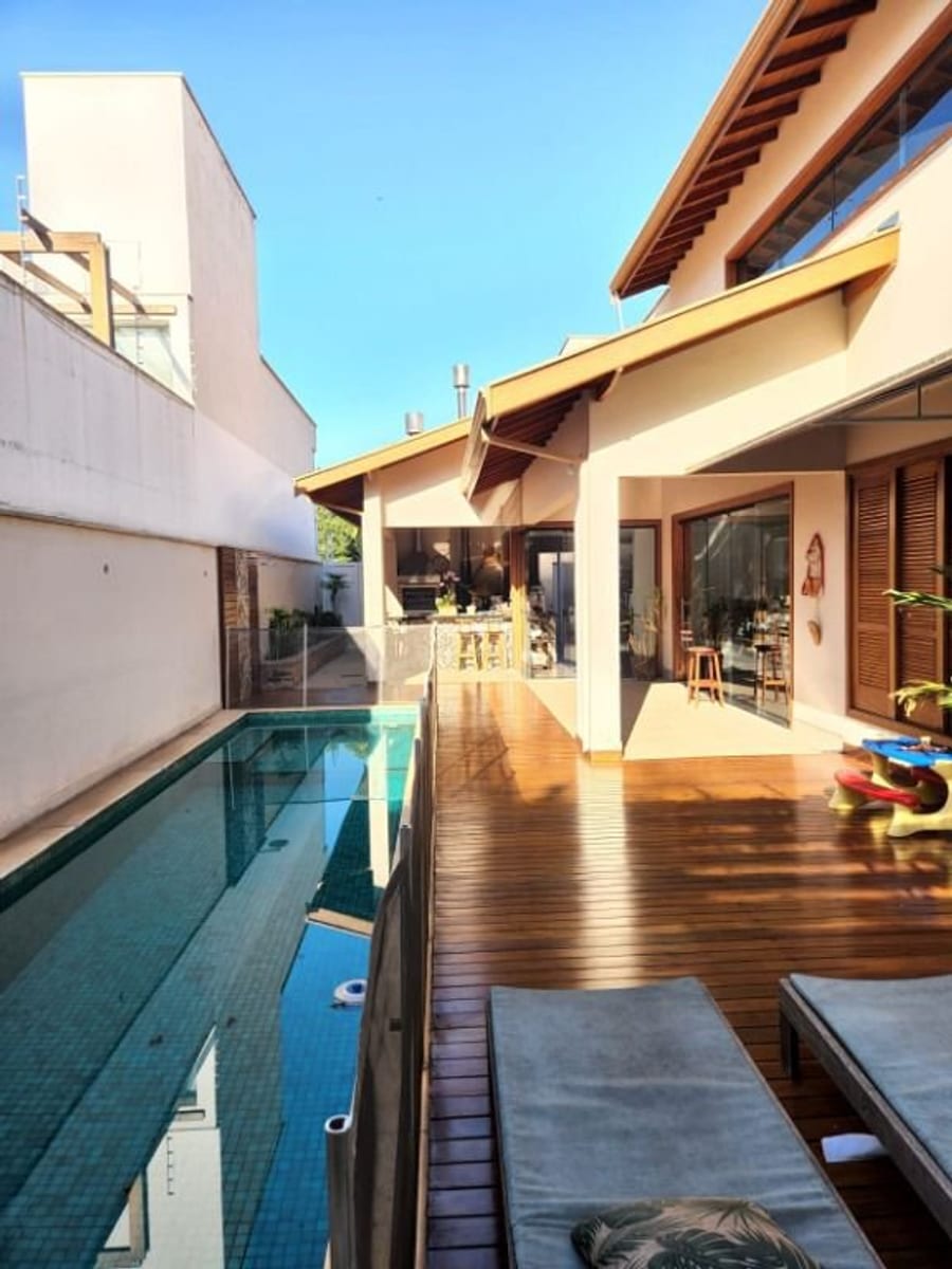 Casa com 220,00 m² privativos, 3 dormitórios e 1 suíte em Piracicaba