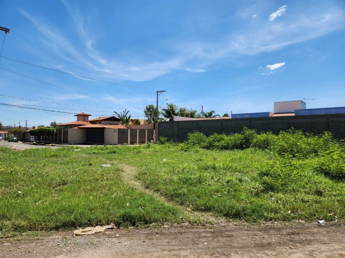 Terreno com 464,63 m² de área total, em Piracicaba
